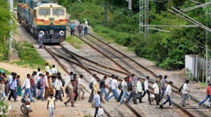 6 Youths dead while crossing the railway track in Uttar Pradesh Hapur District