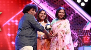 காமெடி நடிகர் யோகி பாபு ஜி தமிழ் 2018 ஆண்டுக்கான காமெடி கில்லாடி விருதினை பெற்றுள்ளார்.